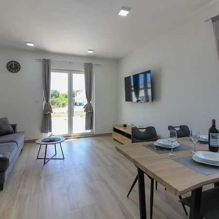 Ferienhaus Mit Privatpool Fuer 4 Personen Ca 60 Qm In Sisan, Istrien Suedkueste Von Istrien Exterior photo